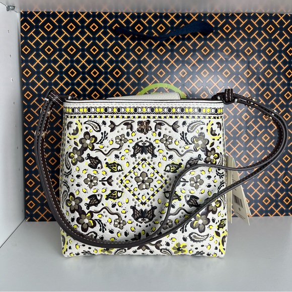 NWT Tory Burch Emerson Small Bucket Bag - Picture 14 of 17